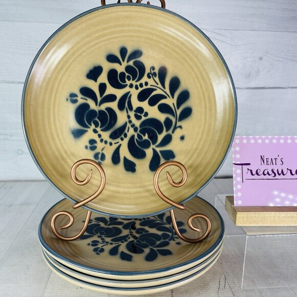 Pfaltzgraff FOLK ART Blue Floral Design On Tan Stoneware USA Dinner Plates Set 4 - Picture 1 of 16